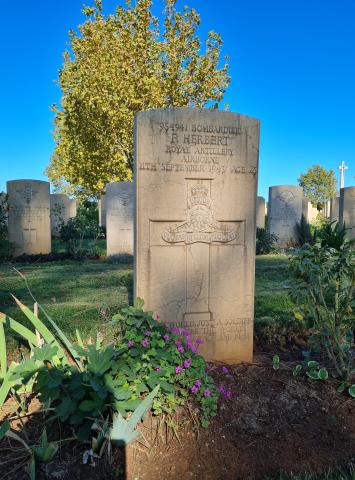 OS Grave of 2.A.19. L-Cpl.F.Herbert. 4 Para Bde HQ. 11-09-43
