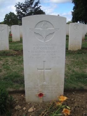 Gravestone of ES Corteil and his paradog Glen, Ranville War Cemetery
