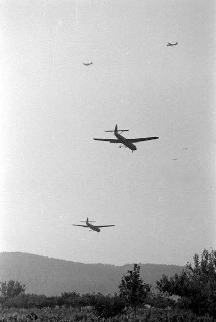 OS Gliders landing on Op Rugby