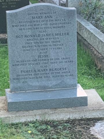 Headstone of Sgt Ronald Miller 1SAS