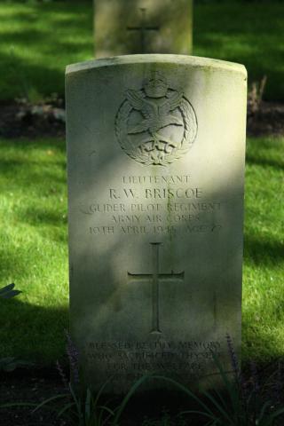 Richard W Briscoe gravestone
