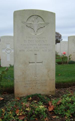 Denis  Delahunt grave stone