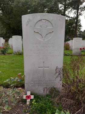 Sgt A R Francis' headstone at Oosterbeek War Cemetery, 2018. 