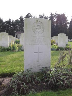OS Gravestone for Spr J Everitt Becklingham War Cem. August 2011 