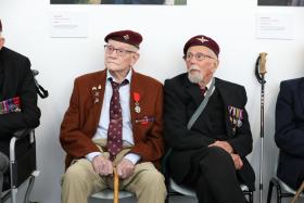 AA 2 Veteranas sitting