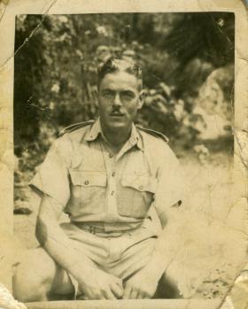 OS Gnr.E.Hewitt. Maybe North Africa. 1942-43