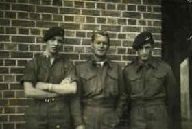 Alan Ladd with two Paras  