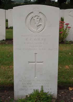Headstone of RC Wiles, Oosterbeek, 2009