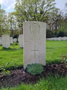 Pte M E Tyson 2 SAS,  Jonkersbos War Cemetery