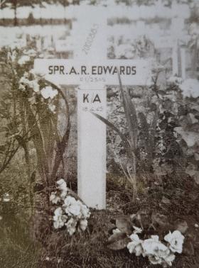 Spr AR Edwards 2 SAS First grave marker