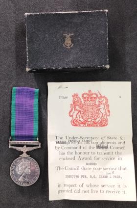 Colour photo of the GSM of Robert Green with its box and certificate