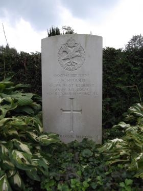 Colour image of the CWGC Headstone of Sgt Huard