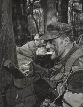 Exercise Marshmallow 1969, Sergeant-Major "Punchy" Jones freshens up between bouts - M72 at the ready