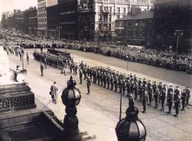 12 PARA (TA) perform the Royal Salute at the presentation of the Colours ceremony, Leeds 1952.