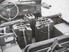 Fuel stowage modifications for Airborne jeeps, c.1944