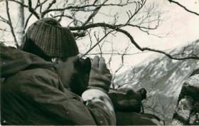 Private Hurst of 2nd Independent Parachute Brigade looks through binoculars near Cassino.