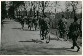 Members of 5th Parachute Brigade walk and cycle to Brelingen.