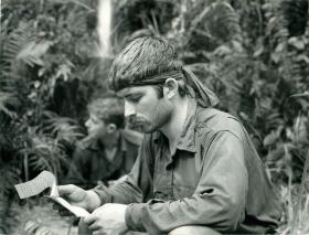 2 PARA soldier reads a letter from home. Borneo, 1965.