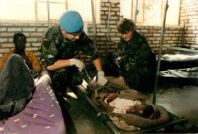 Doctors of 23 Parachute Field Ambulance treat patients in Rwandan refugee camp.