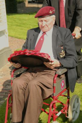 21st Independent Parachute Coy wreathlaying, Oosterbeek War Cemetery, 2008