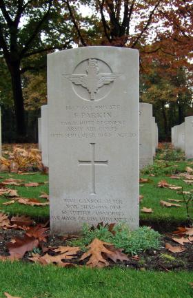 Headstone of Pte F Parkin, Oosterbeek War Cemetery, October 2015.