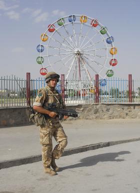 3 PARA soldier on patrol in Kandahar, Afghanistan, 2008