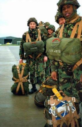 Members of 144 PMS emplaning at RAF Brize Norton, c1991.