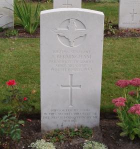 Sgt Bermingham's Headstone Arnhem Oosterbeek 2009
