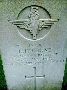 Gravestone of Maj John Bune