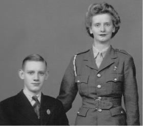 Portrait of David Murdoch's younger brother with the girlfriend of David Murdoch, 1943