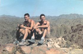 Ptes Alan 'Yank' Dales and Rod Aitken 3 PARA Oman 1960s