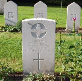 Headstone of Lt 'Bobby' Dodd Oosterbeek War Cemetery