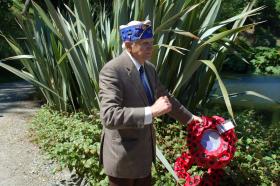 A veteran of the US 29th Infantry Division laying a wreath at Trebah Memorial, 2009.