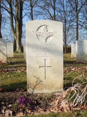 Grave of Sgt R E Hollis, Hotton War Cemetery, Belgium, 2015.