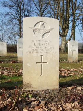 Grave of Pte L Pearce, Hotton War Cemetery, Belgium, 2015.
