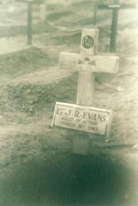 Grave of Lt J R Evans