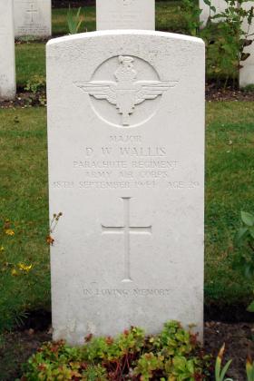 Gravestone of Major D W Wallis, Oosterbeek, 2009.