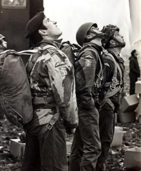 Unknown, Phil Oakes and Mike Murray, 16 Indep Coy PARA (V), ready for a balloon jump on Lincoln Racecourse c1971.