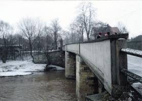 Former members of 6 Airborne Division commemorate the loss of comrades on Neustadt bridge, March 1986