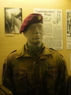 Airborne beret with cap badge of 629 (The Cambridgeshire Regt) Para Light Regt RA (TA)
