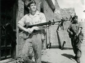 Soldiers on patrol, Aden, 1967