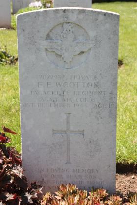 Headstone of Pte EE Wootton, Tidworth Military Cemetery, Wiltshire, UK, 2013.