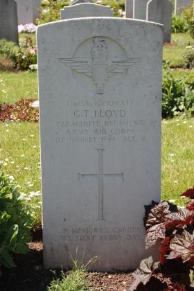 Headstone of Pte GT Lloyd, Tidworth Military Cemetery, Wiltshire, UK