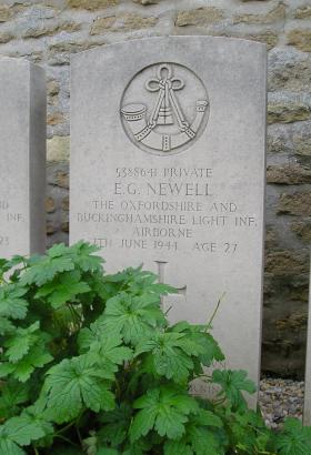 Headstone of Pte E Newell, Herouvillette Cemetery, October 2010.