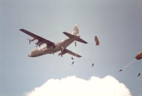 10 PARA drop onto Hankley Common Airborne Forces Day 1985