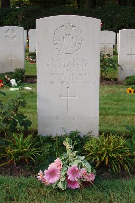 Headstone of Pte EK Stevenson, Oosterbeek Cemetery September 2009
