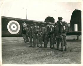 Men of 1st Parachute Battalion line up to emplane an aircraft.