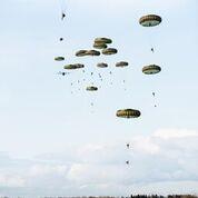 Parachute drop at Nurmsi Op Tractable