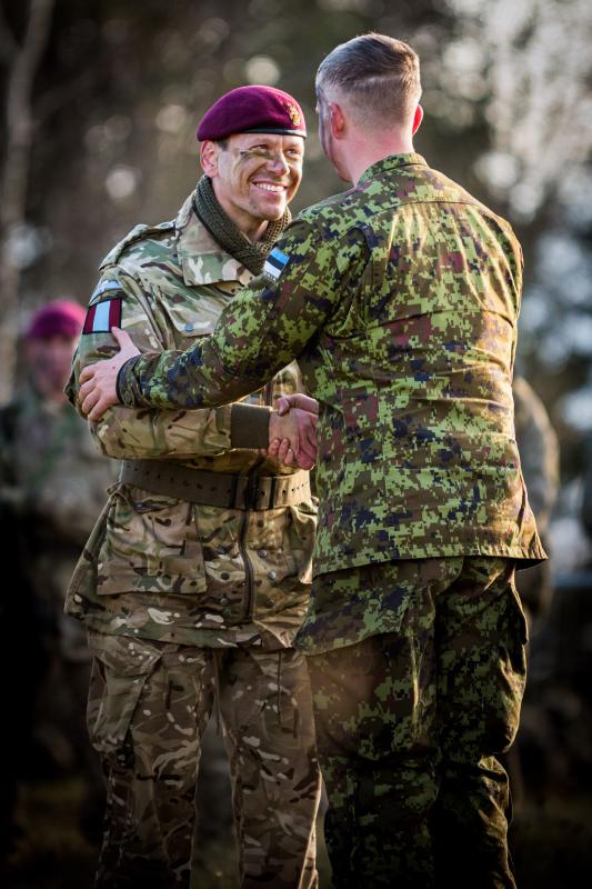 British Airborne Officer shakes hands with Estonian Defence League Officer Op. Tractable