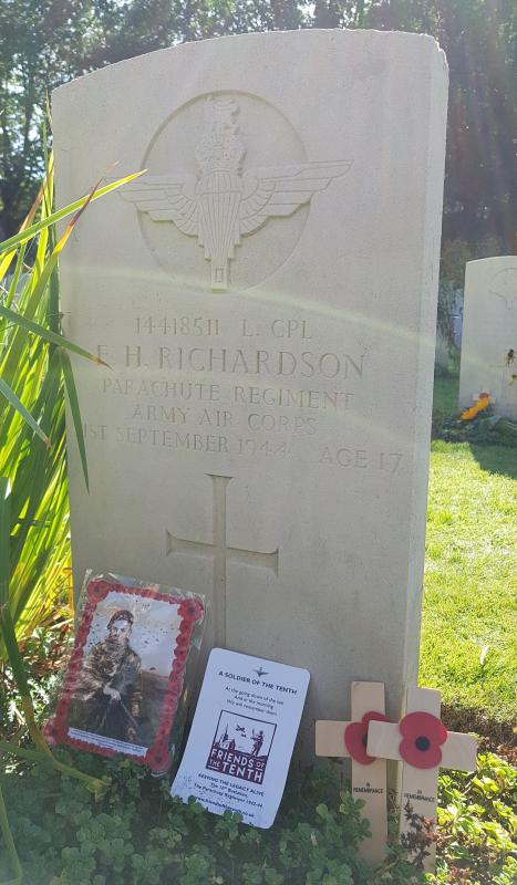 Headstone for Eric H Richardson